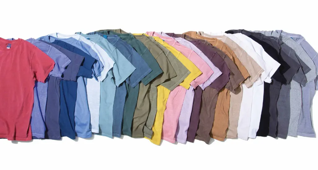 今年は何色を着る？よりどりみどりのTシャツ選び。